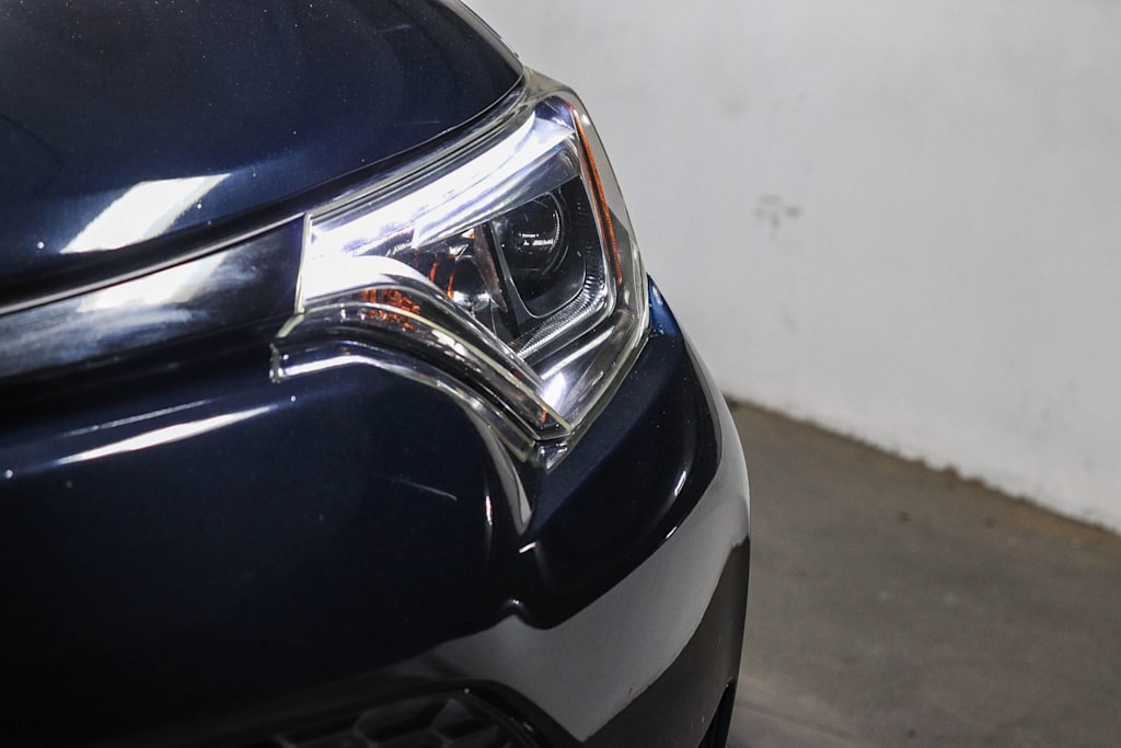 Thumbnail: 2018 Toyota RAV4 - 20