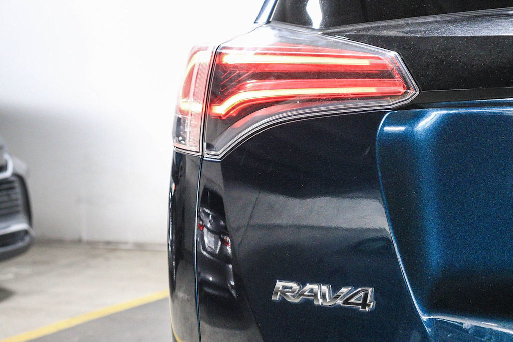 Thumbnail: 2018 Toyota RAV4 - 22