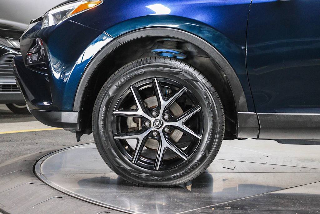 Thumbnail: 2018 Toyota RAV4 - 6