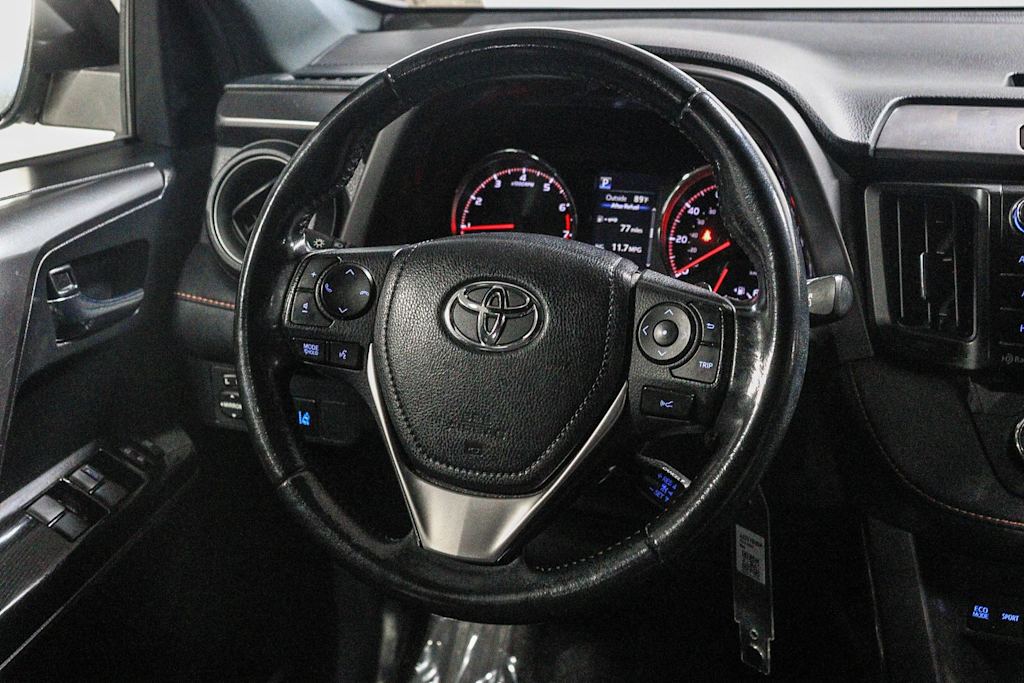 Thumbnail: 2018 Toyota RAV4 - 8