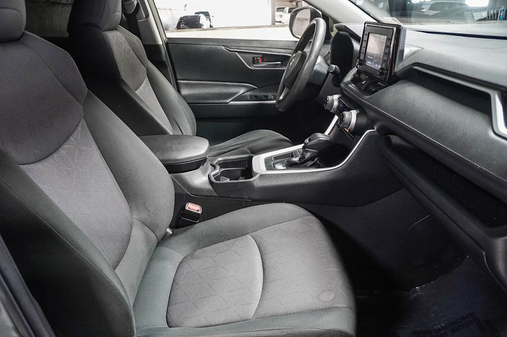 Thumbnail: 2019 Toyota RAV4 - 8