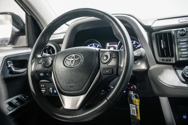 2017 Toyota RAV4 XLE 9