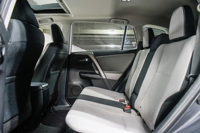 2017 Toyota RAV4 XLE 12