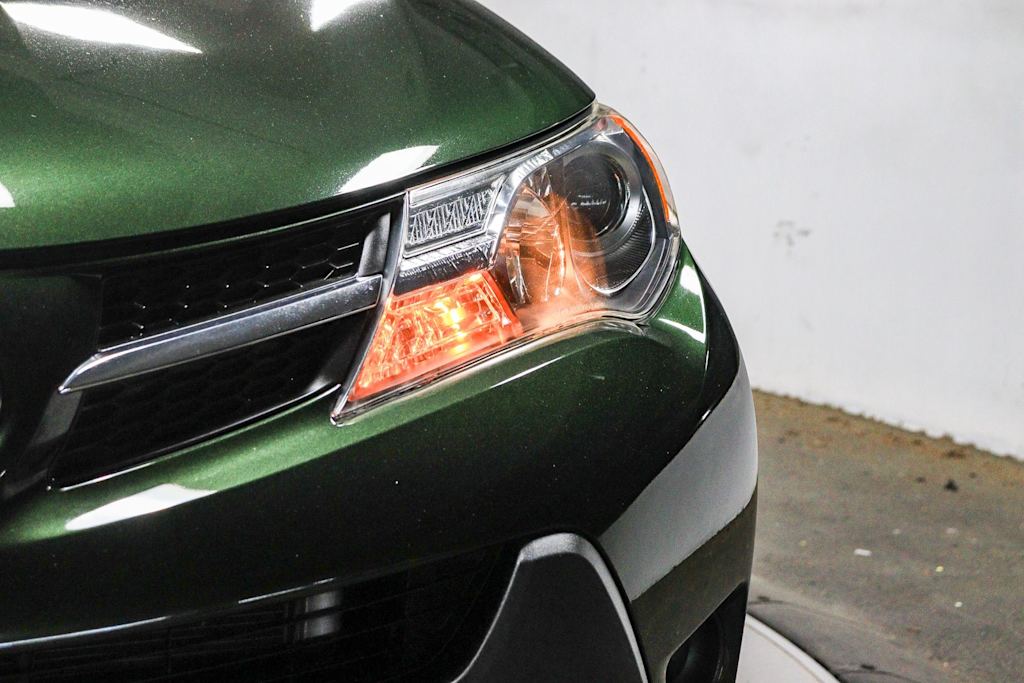 Thumbnail: 2013 Toyota RAV4 - 21
