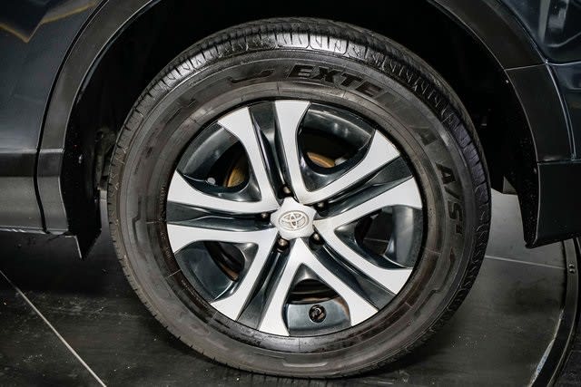 Thumbnail: 2018 Toyota RAV4 - 5