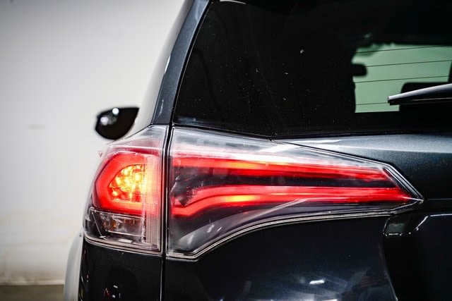 Thumbnail: 2018 Toyota RAV4 - 22