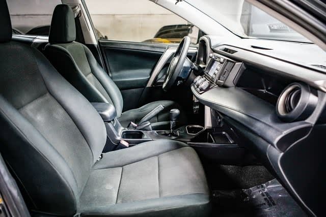 Thumbnail: 2018 Toyota RAV4 - 8