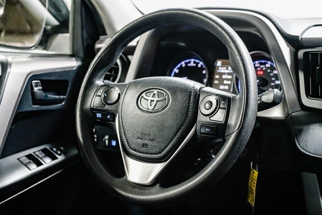 Thumbnail: 2018 Toyota RAV4 - 11