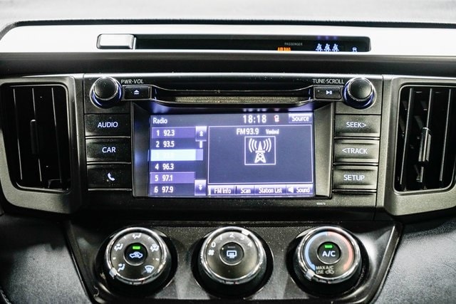 Thumbnail: 2018 Toyota RAV4 - 12