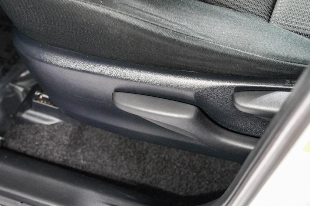 Thumbnail: 2018 Toyota RAV4 - 27