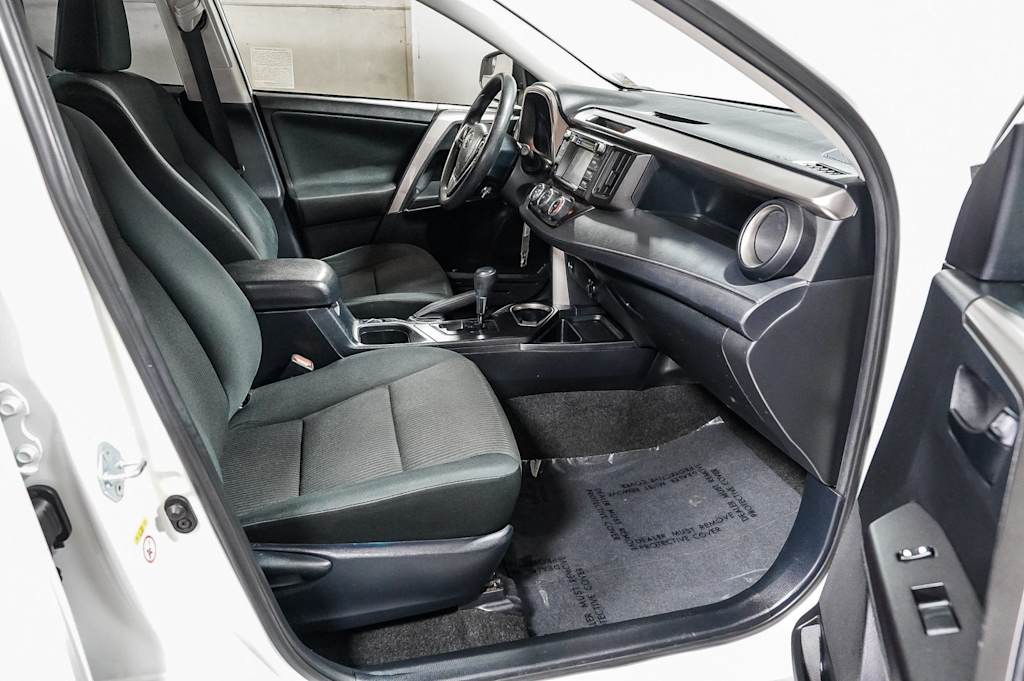 Thumbnail: 2018 Toyota RAV4 - 10