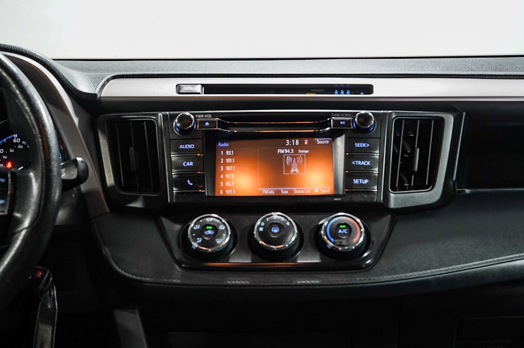 Thumbnail: 2018 Toyota RAV4 - 15