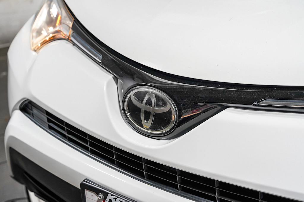 Thumbnail: 2018 Toyota RAV4 - 6