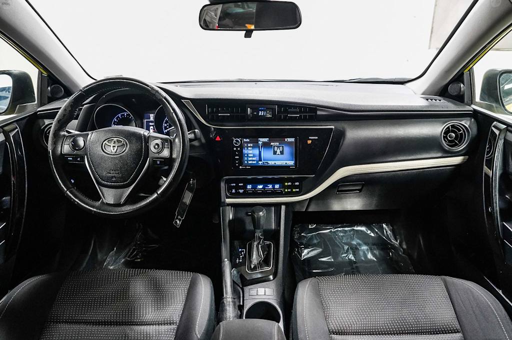Thumbnail: 2017 Toyota Corolla iM - 2