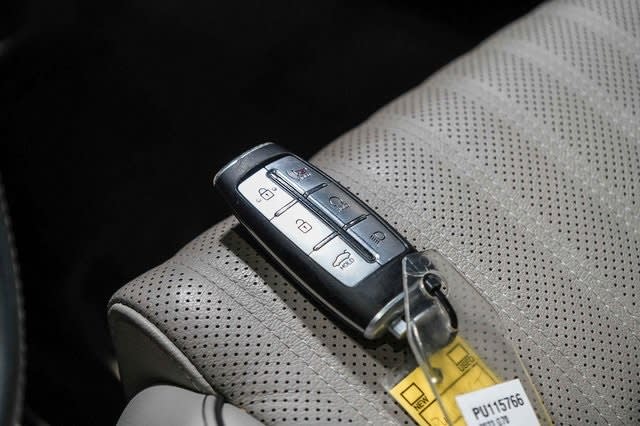 Thumbnail: 2023 Genesis G70 - 16