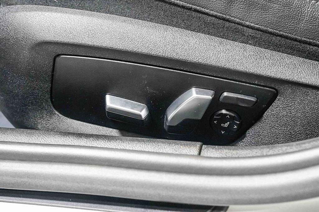 Thumbnail: 2021 BMW 5 Series - 24