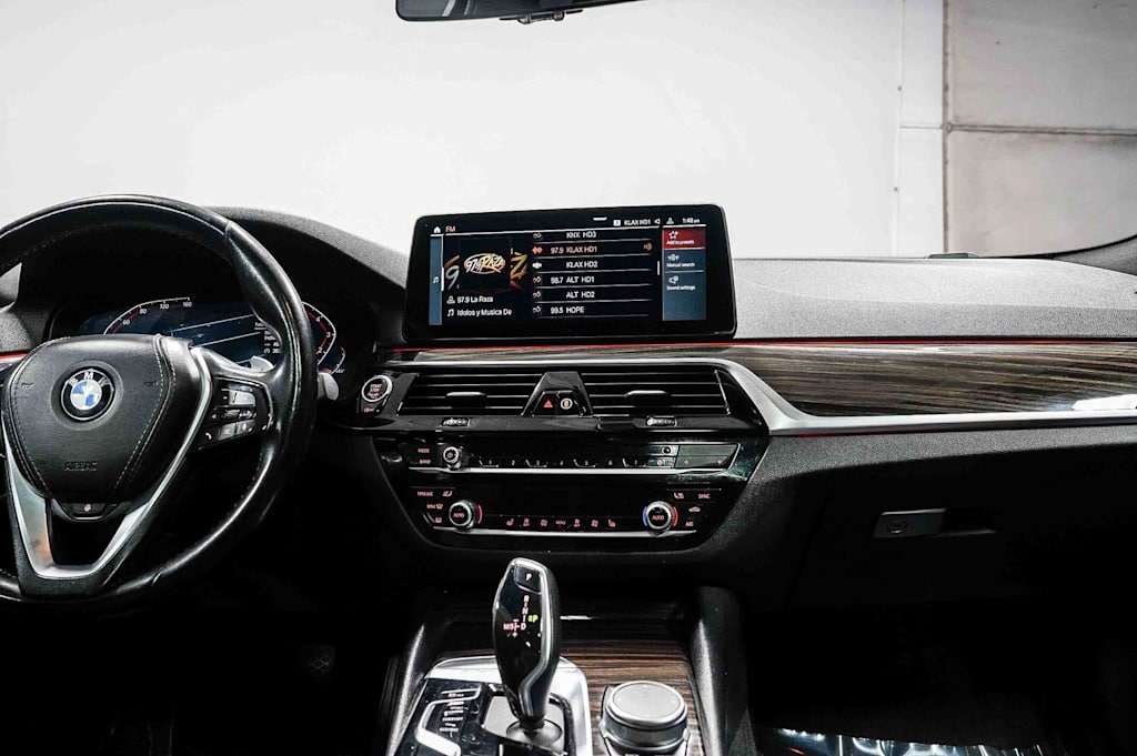 Thumbnail: 2021 BMW 5 Series - 8