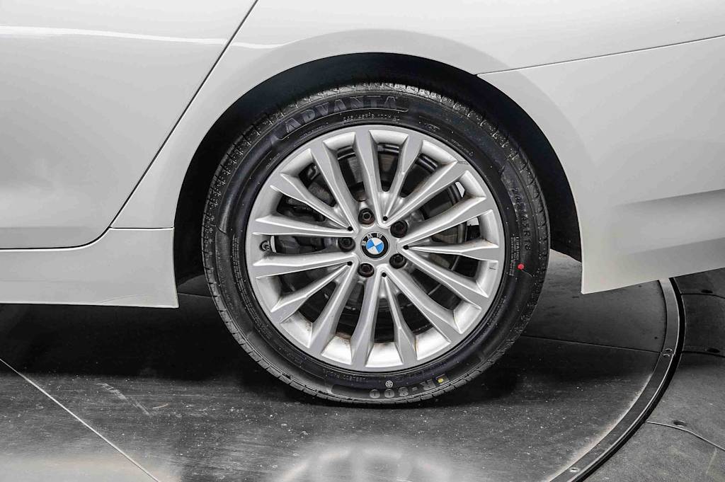 Thumbnail: 2021 BMW 5 Series - 21