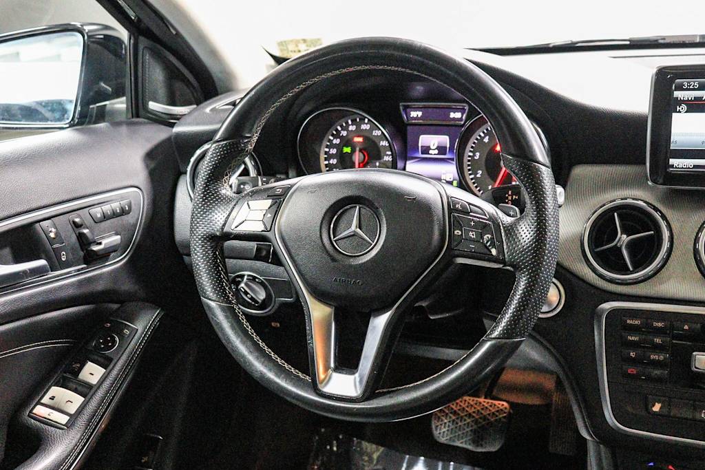 Thumbnail: 2015 Mercedes-Benz GLA - 12