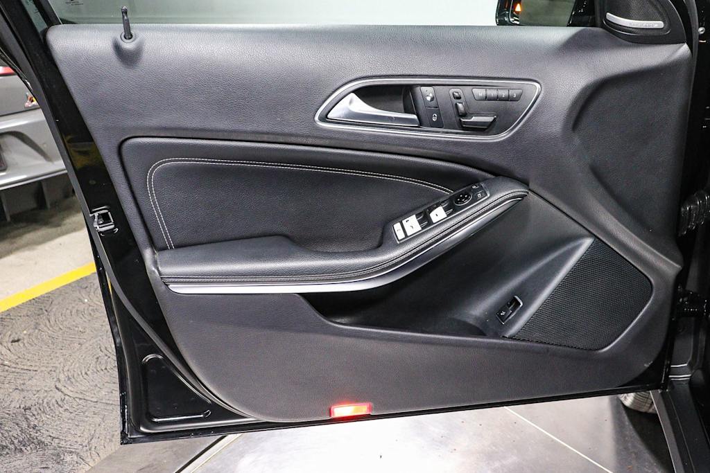 Thumbnail: 2015 Mercedes-Benz GLA - 27