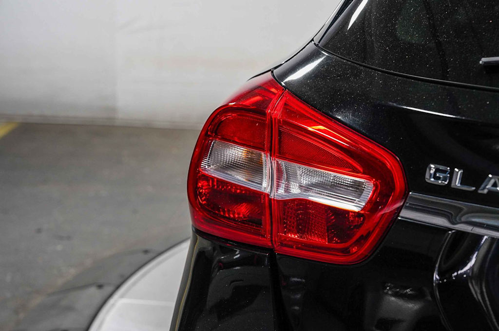 Thumbnail: 2016 Mercedes-Benz GLA - 21
