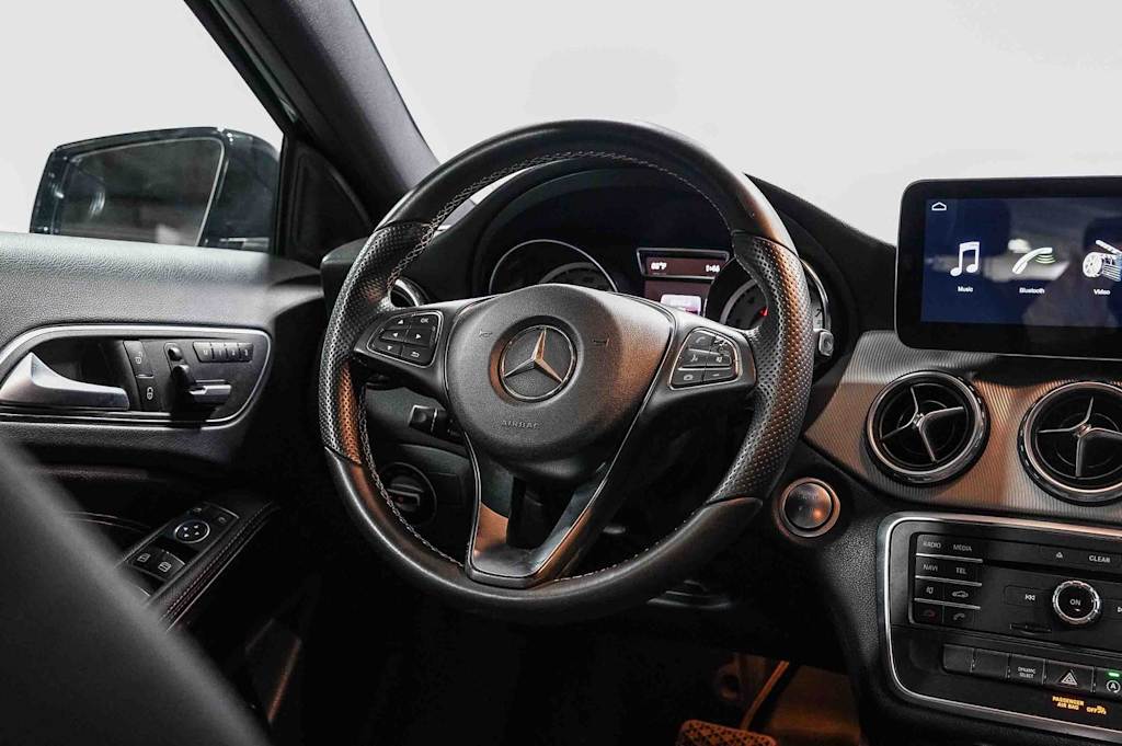 Thumbnail: 2016 Mercedes-Benz GLA - 13