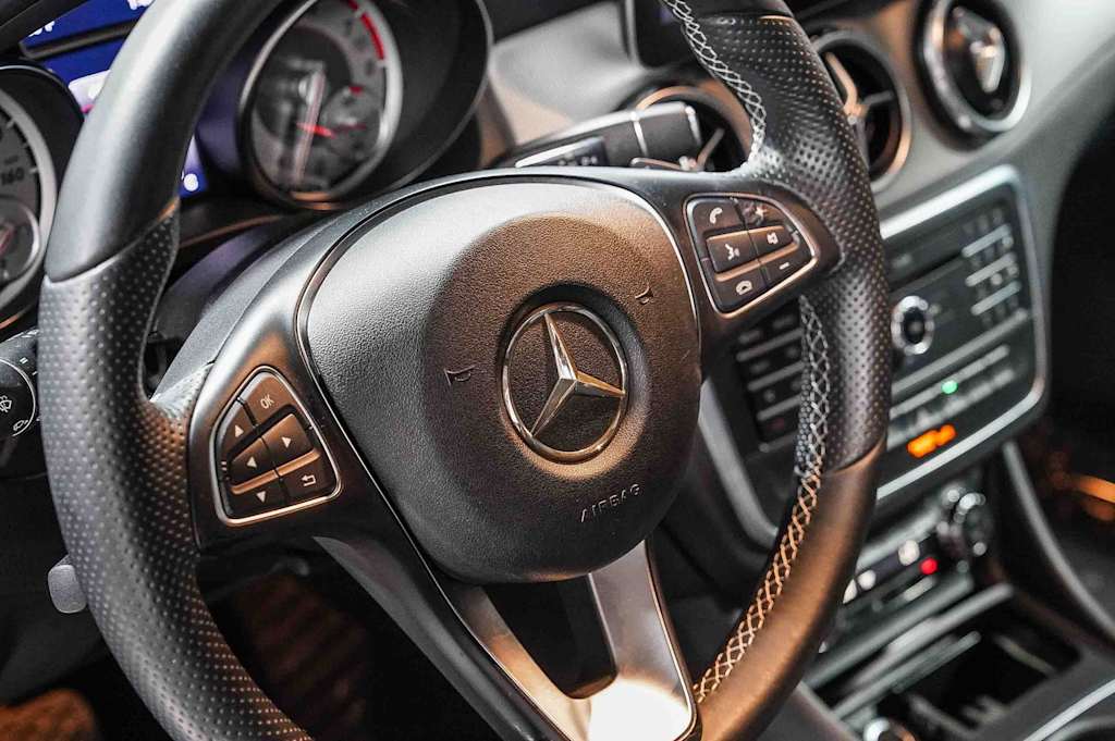 Thumbnail: 2016 Mercedes-Benz GLA - 23