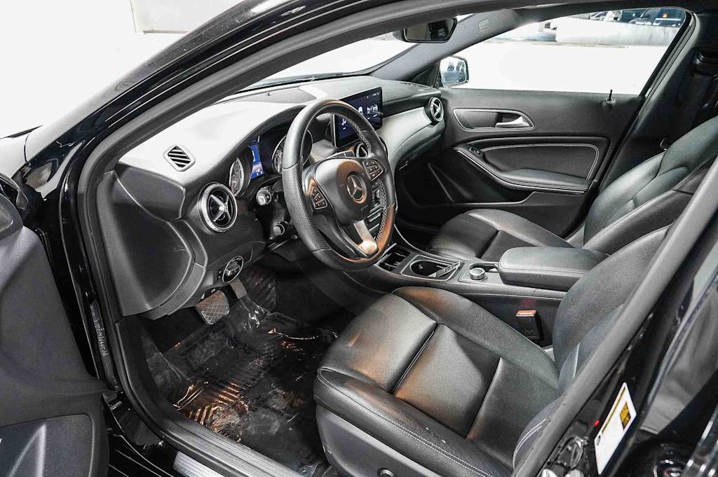 Thumbnail: 2016 Mercedes-Benz GLA - 11