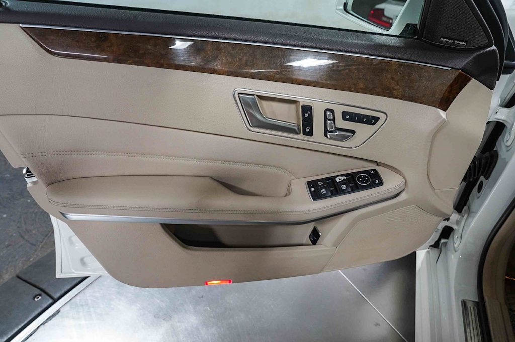Thumbnail: 2014 Mercedes-Benz E-Class - 25