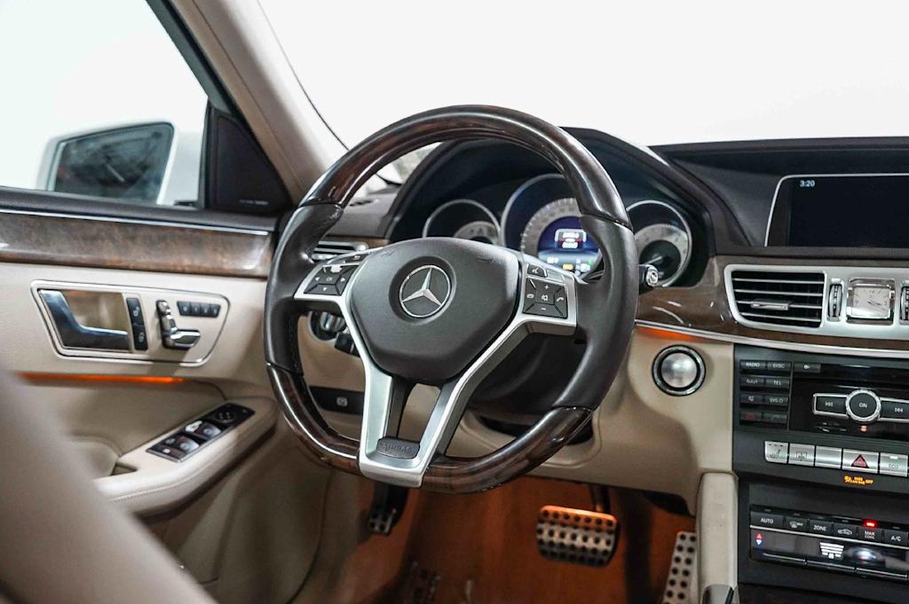 Thumbnail: 2014 Mercedes-Benz E-Class - 8