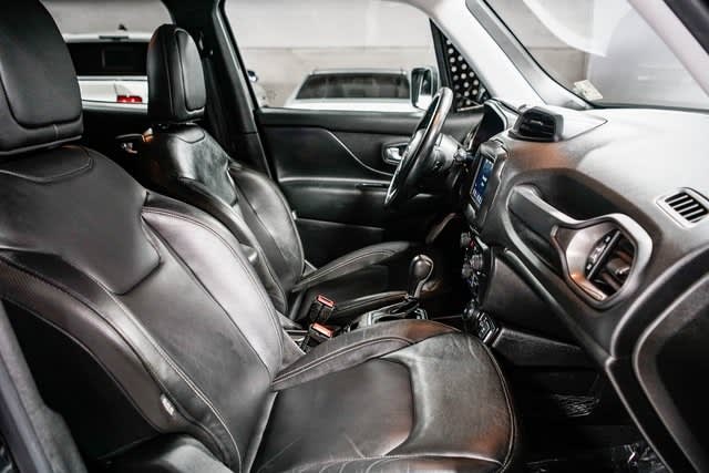 Thumbnail: 2019 Jeep Renegade - 9