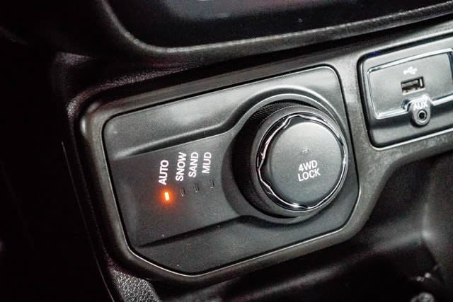 Thumbnail: 2019 Jeep Renegade - 24