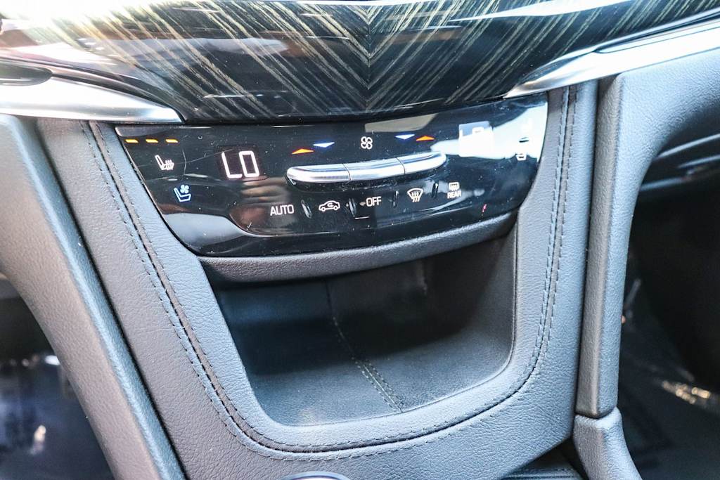Thumbnail: 2023 Cadillac XT6 - 26