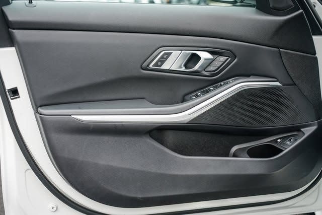 Thumbnail: 2022 BMW 3 Series - 23