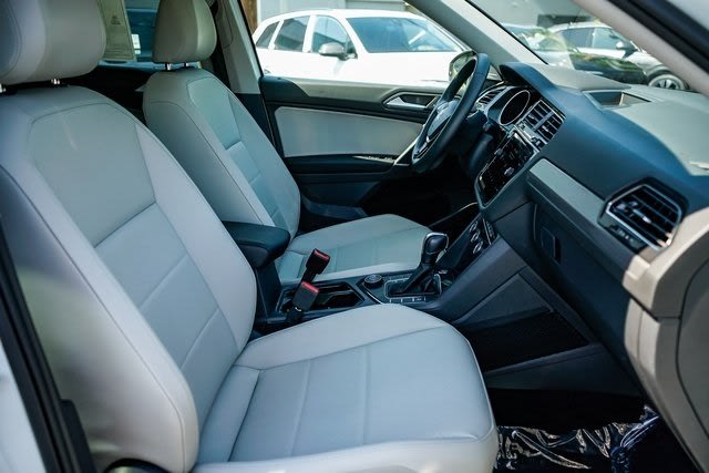 Thumbnail: 2020 Volkswagen Tiguan - 9