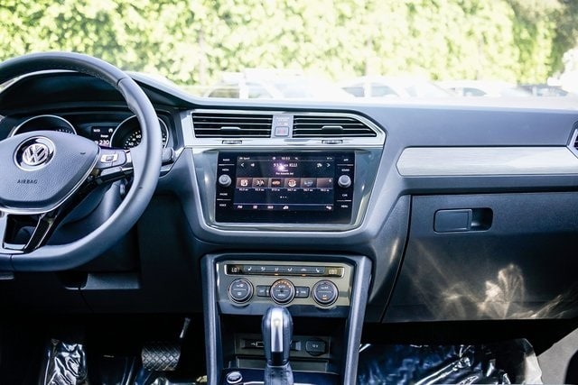 Thumbnail: 2020 Volkswagen Tiguan - 8