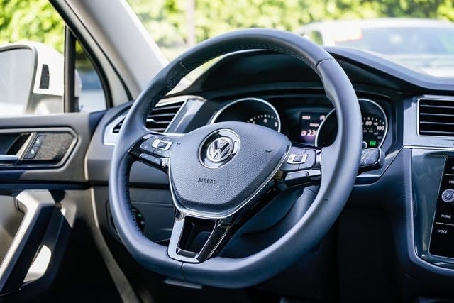 Thumbnail: 2020 Volkswagen Tiguan - 12