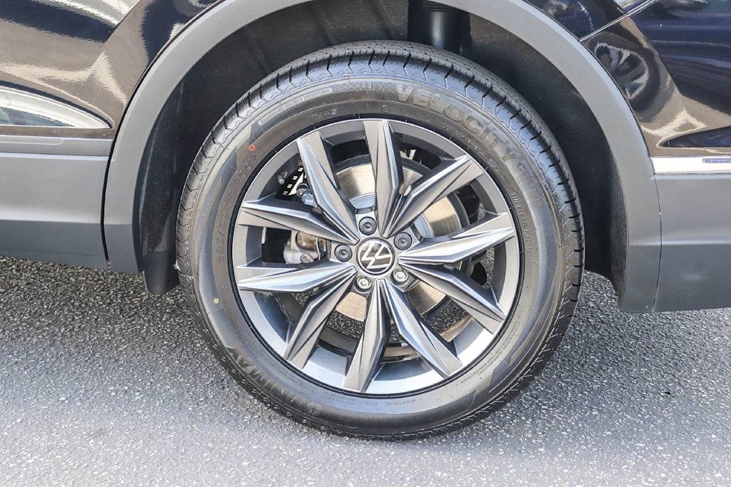 Thumbnail: 2023 Volkswagen Tiguan - 3