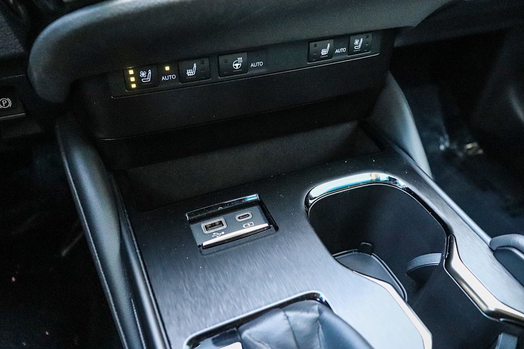 Thumbnail: 2024 Lexus ES - 27