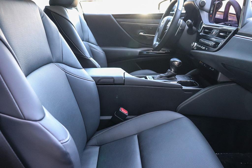 Thumbnail: 2024 Lexus ES - 10