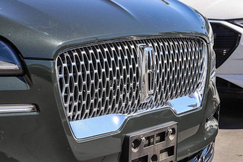 Thumbnail: 2023 Lincoln Aviator - 5