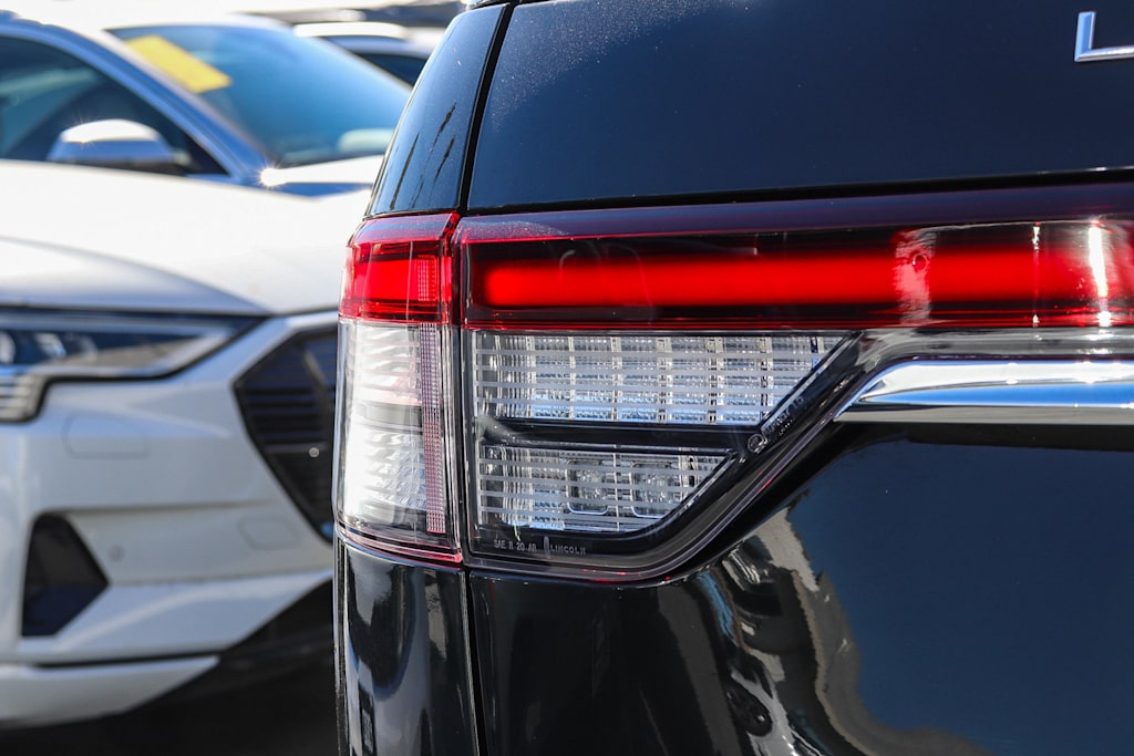 Thumbnail: 2023 Lincoln Aviator - 12