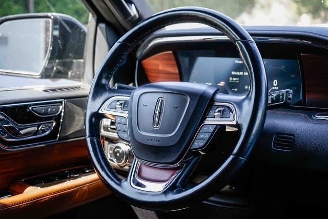 Thumbnail: 2021 Lincoln Navigator L - 13
