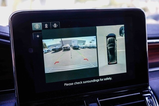 Thumbnail: 2021 Lincoln Navigator L - 30