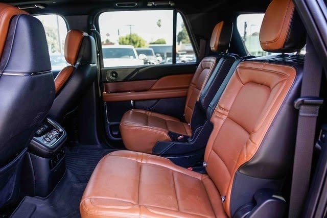 Thumbnail: 2021 Lincoln Navigator L - 12
