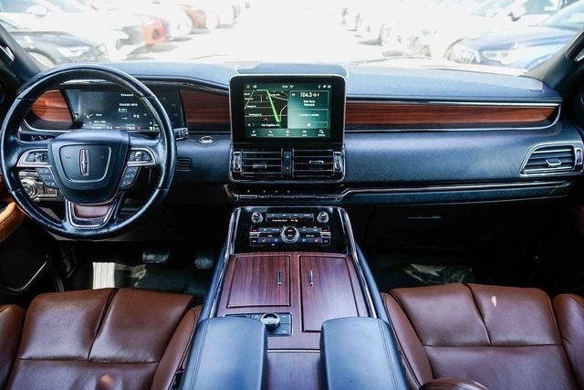 Thumbnail: 2021 Lincoln Navigator L - 2