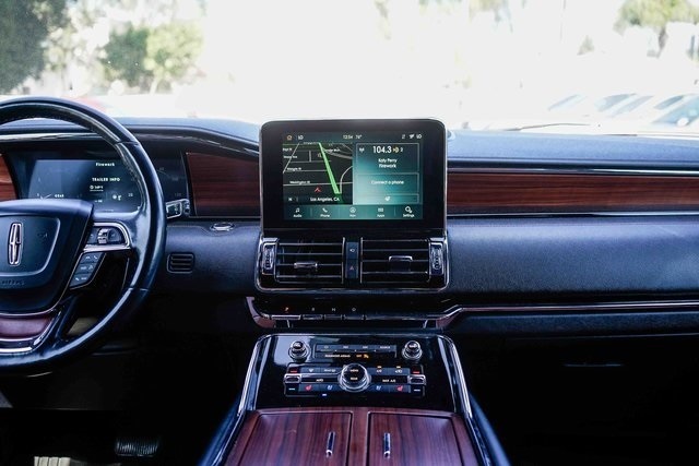 Thumbnail: 2021 Lincoln Navigator L - 9