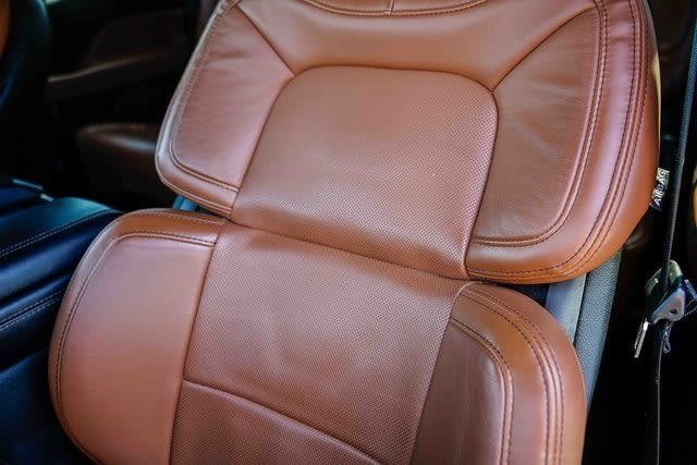 Thumbnail: 2021 Lincoln Navigator L - 32