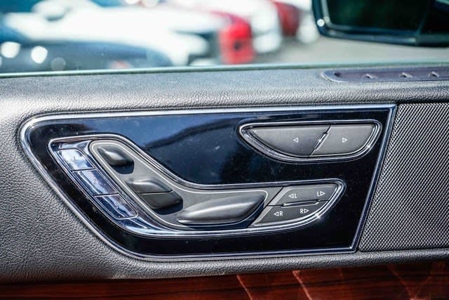 Thumbnail: 2021 Lincoln Navigator L - 26