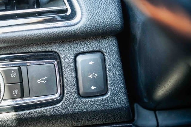 Thumbnail: 2021 Lincoln Navigator L - 31